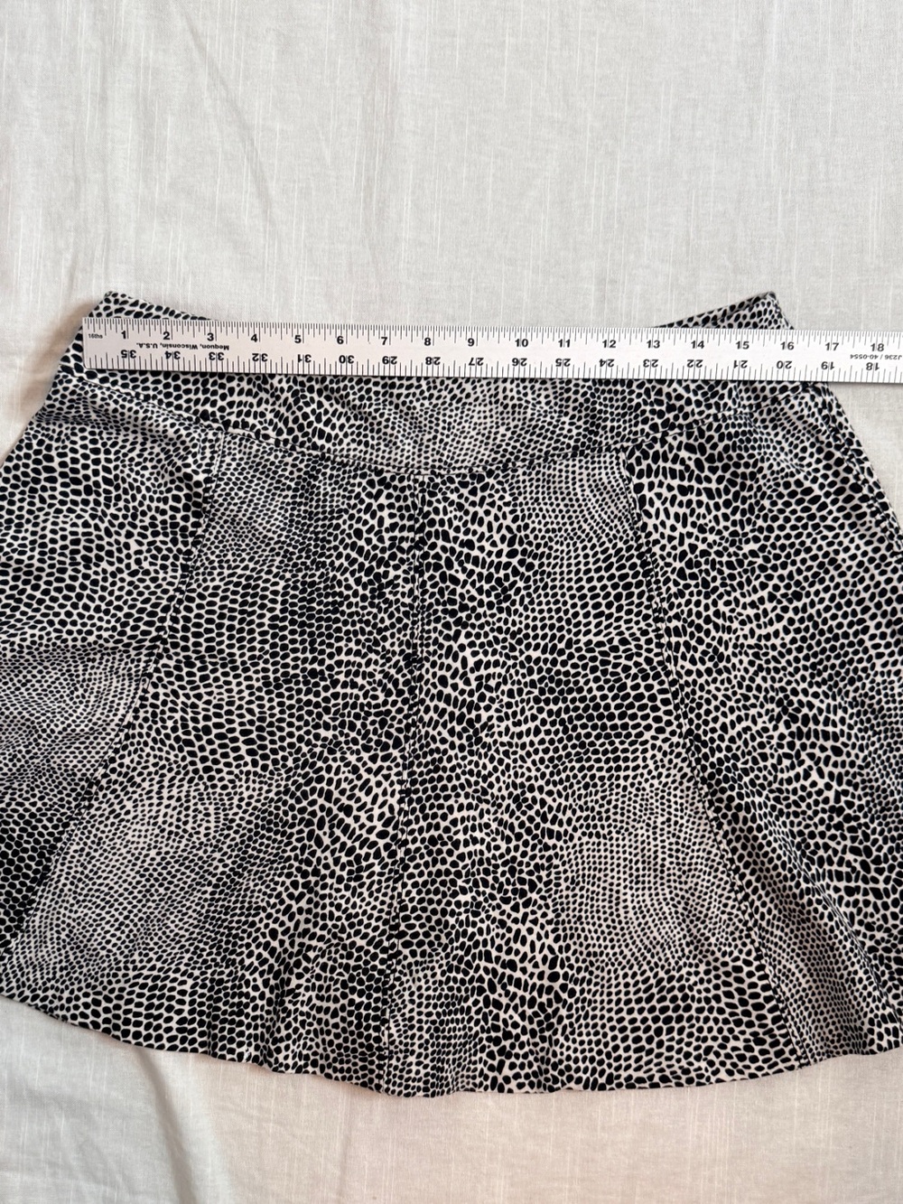 J. McLaughlin Black White Abstract Animal Dot Flare Skirt Size L EUC - Picture 3 of 6